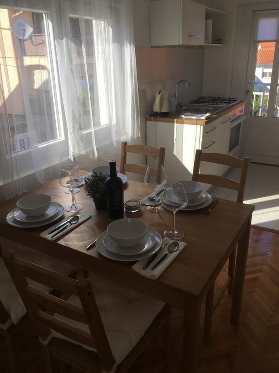 Centre Apartment Божава Экстерьер фото