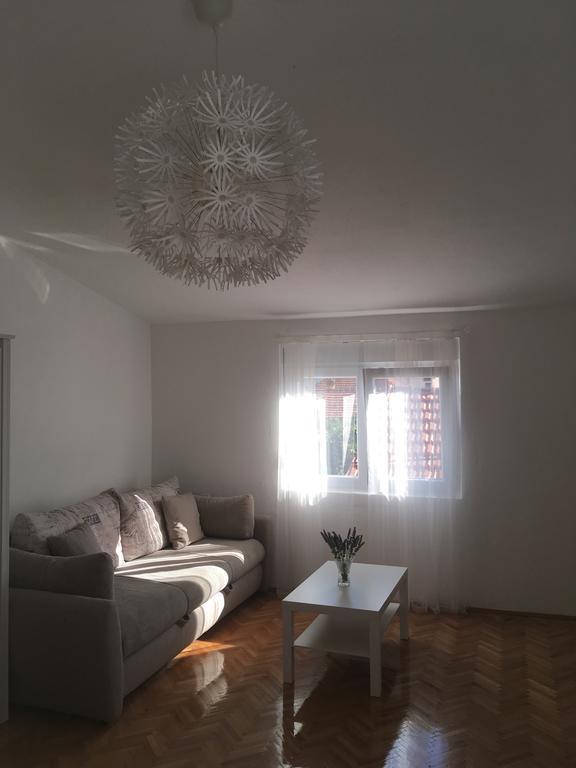 Centre Apartment Божава Экстерьер фото