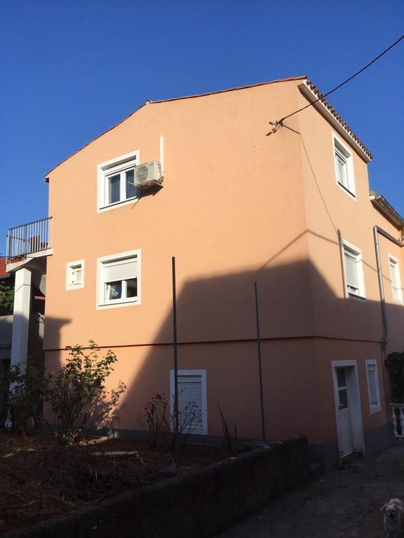 Centre Apartment Божава Экстерьер фото